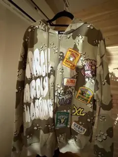 チ*ー様 XLARGE 迷彩パーカー