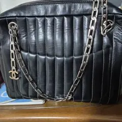 CHANEL ブラックレザーショルダーバッグ