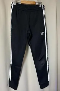 adidas ブラック ジャージパンツ