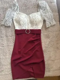 フリル袖ワインレッドタイトドレス