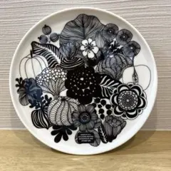 marimekko シールトラプータルハ　プレート　新品のサムネイル