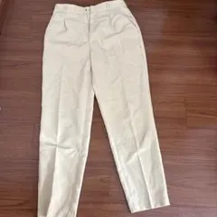 GU クリーム色 スラックス
