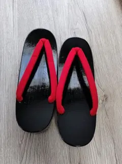 黒と赤の浴衣用木製下駄