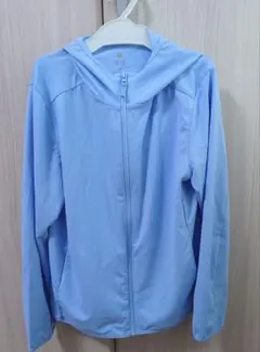 ユニクロ　エアリズム　UVカット　ライトブルー フード付きパーカー 140