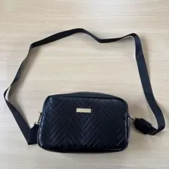 キルティング ショルダーバッグ ブラック 黒 ゴールド金具 レディース　斜めがけ