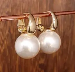 ビックパール　フープピアス　シンプル ゴールド　ファショナブル