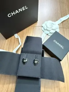 値下げ！【新品未使用】CHANEL ハート型ピアス ブラック