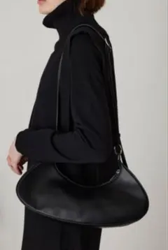 【新品♡】リムアーク Crescent shape shoulder bagのサムネイル