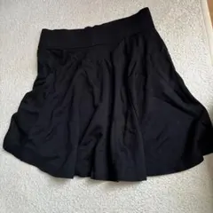 黒のフレアスカート 後ろファスナー付き
