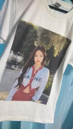 BLACKPINK JENNIE   Tシャツゴッドセレクション ジェニ着用のサムネイル