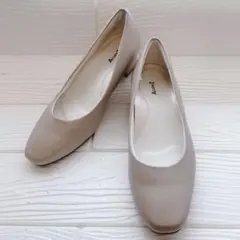 【美品】AcureZ Asix アキュアーズ　ベージュ　パンプス　23.5のサムネイル