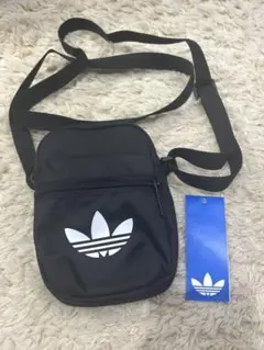 adidas ブラック ショルダーバッグ