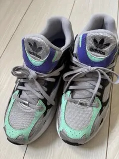 adidas/スニーカー