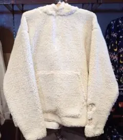 【新品未使用】東京ディズニーランドチップ&デールもこもこパーカーＬサイズ