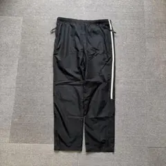NIKE ナイロンパンツ　ワンポイント　ブラック