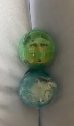 クレヨンしんちゃんガチャガチャ　マスコットキャップチャーム　しんちゃんシロ　2点