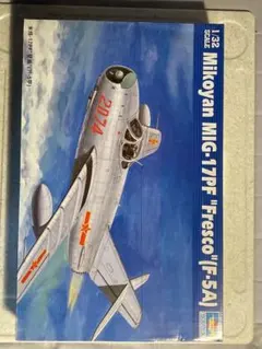 トランペッター　1/32 MiG-17PF Fresco F-5Aのサムネイル