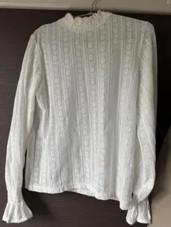GU レース模様 フリルネック 長袖シャツ
