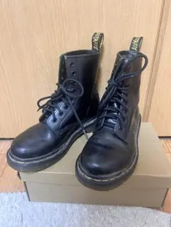 ほぼ新品 訳あり Dr. Martens 6ホール 26cm中敷き無し マーチン ほぼ新品 訳あり Dr. Martens 6ホール 26cm中敷き無し マーチン - メルカリ