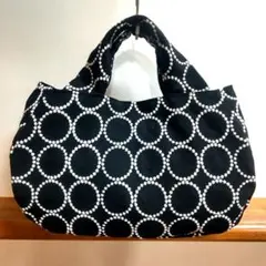 ハンドメイド　ラウンドトートバック　タンバリン柄刺繍　ブラック　ぽってり型
