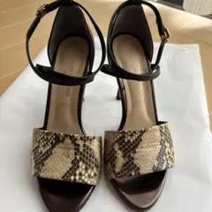 NEDA ヘビ柄ストラップサンダル