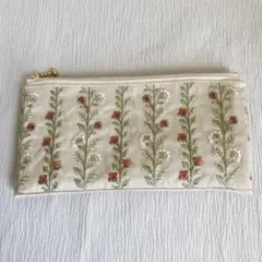 ハンドメイド　刺繍リボンポーチ　マルチポーチ