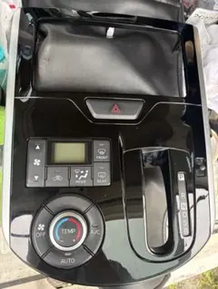 LA600S タントカスタム オーディオエアコンパネル 55910-B2540のサムネイル