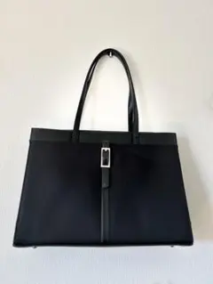 黒い合成皮革トートバッグ