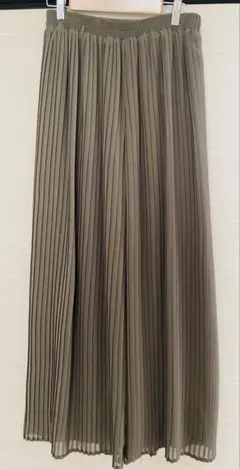 オリーブグリーン プリーツ ワイドパンツ