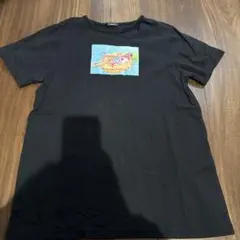 黒のプリントTシャツ