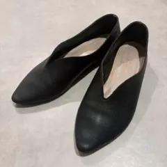 黒いフラットシューズ ポインテッドトゥ　23.5cm