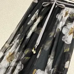 ︎✿お値下げ中︎✿ 花柄フレアロングスカート 黒