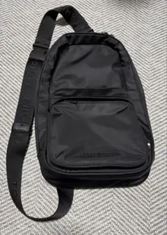 Tommy Hilfiger ボディバッグ(黒)