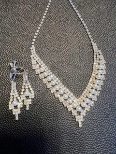 ネックレスとイヤリングセット