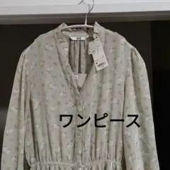 【新品タグ付き】UNIQLO シフォンプリーツワンピース　花柄　Mサイズ　ペチコ