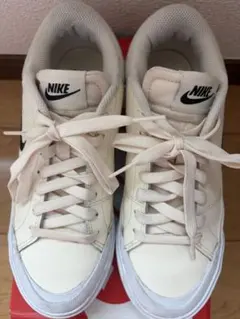 NIKE スニーカーのサムネイル