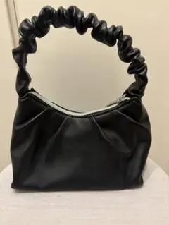 ブラック ギャザー入りハンドバッグ