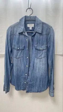 FOREVER 21 ウォッシュ加工　 デニムシャツ 長袖 ブルーのサムネイル