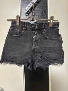 ZARA ブラックショートパンツ EUR34