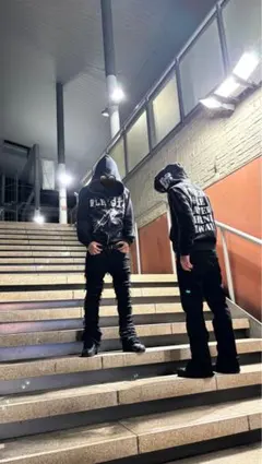 GU スリムフレアジーンズ