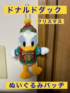 ディズニー　ドナルドダック ぬいぐるみバッジ　クリスマス