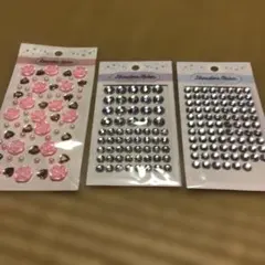 デコレーションシール、ラインストーン大、小、各1シート。