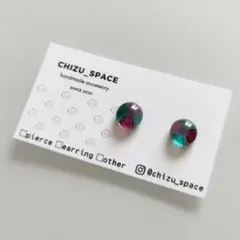 《R》*涼しげブルーなガラスの小粒ピアス