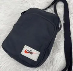 美品　NIKE ナイキ　ショルダーバッグ　ヴィンテージ　英字ロゴ