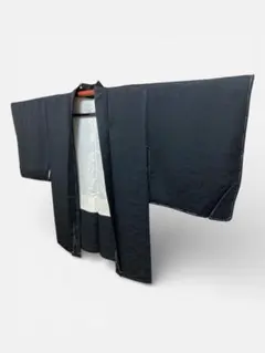 しつけ糸付 シンプルな黒羽織 雲柄 黒紋付 袷 和洋折衷コーデ 正絹