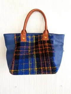 青とチェック柄のトートバッグ