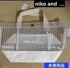 【niko and ...】オリジナルロゴクリアバッグ♦︎未使用タグ付きのサムネイル