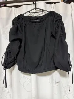 黒 オフショルダー バルーンスリーブ