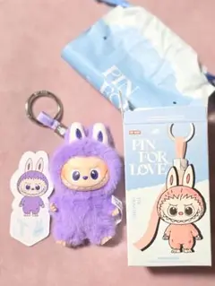 PIN FOR LOVE ぬいぐるみペンダント ラブブ T アルファベット