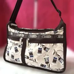 『美品』LeSportsac デラックスエブリデイショルダーバッグ 花柄のサムネイル